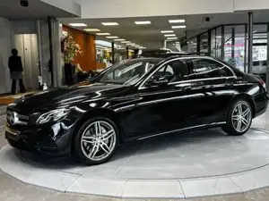 Mercedes-Benz E 220 Bild 2