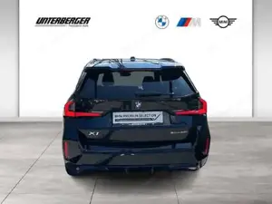 BMW X1 sDrive20i M-Sportpaket // Panorama Glasdach // Anhängerkupplung // Head-Up Bild 5