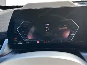 BMW X1 sDrive20i M-Sportpaket // Panorama Glasdach // Anhängerkupplung // Head-Up Bild 9