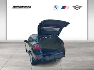 BMW X1 sDrive20i M-Sportpaket // Panorama Glasdach // Anhängerkupplung // Head-Up Bild 12