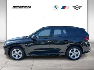 BMW X1 sDrive20i M-Sportpaket // Panorama Glasdach // Anhängerkupplung // Head-Up Bild 3