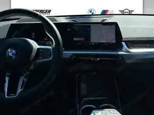 BMW X1 sDrive20i M-Sportpaket // Panorama Glasdach // Anhängerkupplung // Head-Up Bild 7