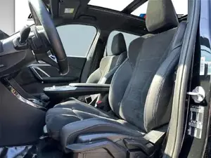 BMW X1 sDrive20i M-Sportpaket // Panorama Glasdach // Anhängerkupplung // Head-Up Bild 10