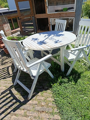 Zu verschenken .Gartentisch mit 6 Stühlen  Bild 2