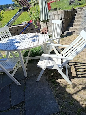 Zu verschenken .Gartentisch mit 6 Stühlen  Bild 3