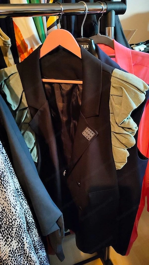 Privater Kleider - Schuh - und Taschenverkauf am 2. Mai 2026 Bild 4
