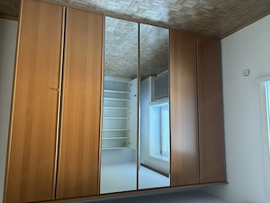 Küche und Möbel mit Eckbank und Tisch Bild 4