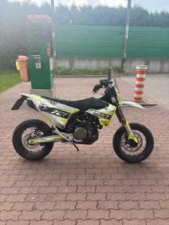 Husqvarna 701 Supermoto 2022 Bild 3