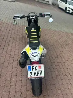 Husqvarna 701 Supermoto 2022 Bild 9