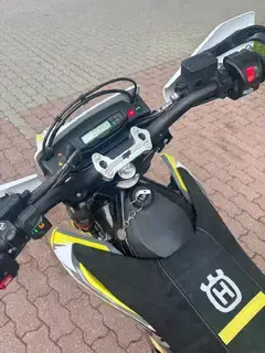 Husqvarna 701 Supermoto 2022 Bild 5