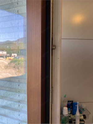 Fenster 84 x 104 cm Holz innen weiß, außen braun Bild 3