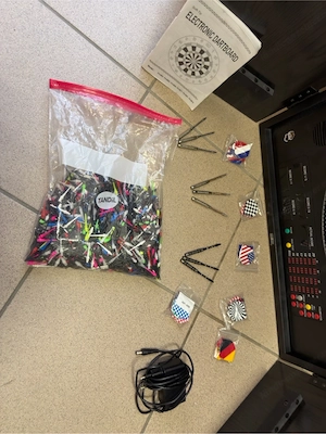 Elektrische Dartscheibe mit sehr viel Zubehör VHB Bild 3