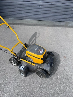 Akku-Mulch-Rasenmäher mit Antrieb Bild 2