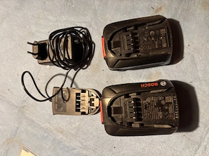 Bosch Akkus + Ladegerät zu verkaufen (z.b. für Trimmer)