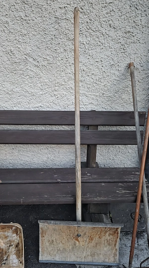 Schneeschaufel zu verschenken
