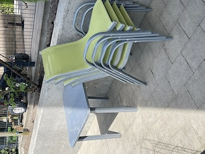 Kinder Gartenstühle und Tisch 