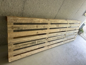 Holzpalette 3x1 m zu verschenken