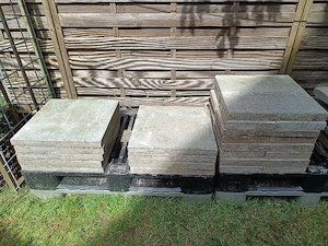 Betonplatten zu verschenken