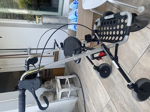Rollator + Duschhocker + Einlagen Bild 5