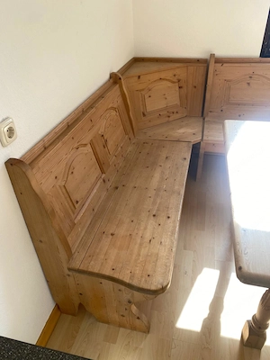 Vollholzeckbank mit Tisch und Stühlen Bild 3
