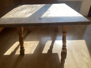 Vollholzeckbank mit Tisch und Stühlen Bild 4
