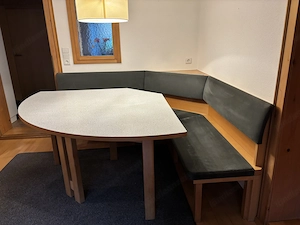 Eckbank mit Alcantara Polster und Tisch Bild 3
