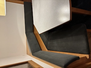 Eckbank mit Alcantara Polster und Tisch Bild 4