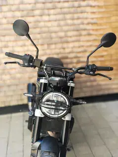 Husqvarna Svartpilen 401   Stylisches Naked Bike mit Akrapovic Auspuff  Bild 9