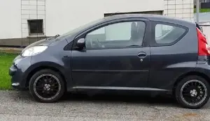 Peugeot 107 Urban Bild 2