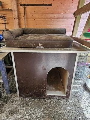 Hundehütte samt Hundebett 