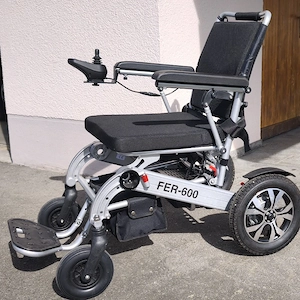 Elektrischer Rollstuhl, 3 Akkus, Stützräder