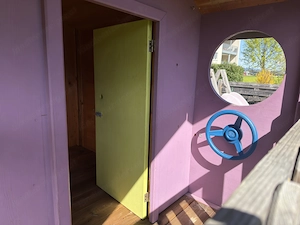 Spielhaus mit Doppelschaukel und Rutsche Bild 8