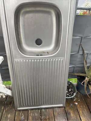 Waschbecken mit Unterschrank zu verschenken (ohne Siphon)