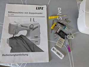 Nähmaschine mit Zubehör Bild 2