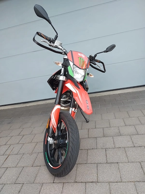 Aprilia SX50 Factory  Bild 2