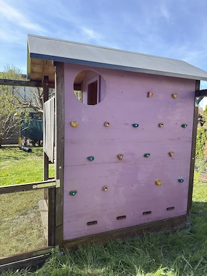 Spielhaus mit Doppelschaukel und Rutsche Bild 2
