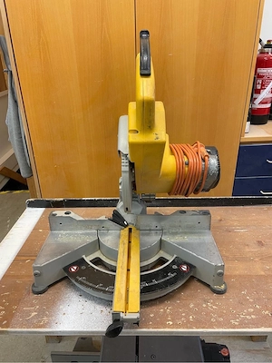 DeWalt DW707 Paneelsäge (Type 1), einer kompakten Kapp- und Gehrungssäge Bild 5