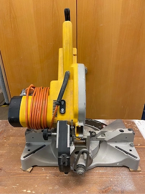 DeWalt DW707 Paneelsäge (Type 1), einer kompakten Kapp- und Gehrungssäge Bild 3