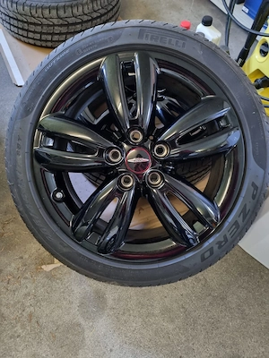 MINI JCW Track Spoke 17" Sommerkompletträder Pirelli P Zero