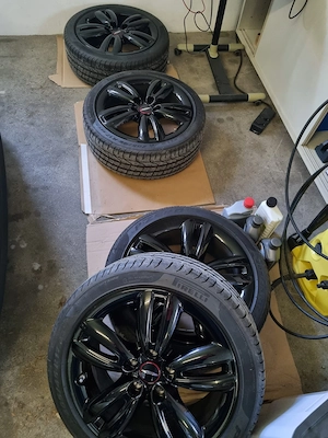 MINI JCW Track Spoke 17" Sommerkompletträder Pirelli P Zero Bild 2