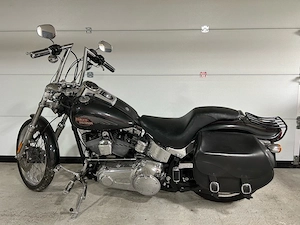 Harley Davidsob Softail FXSTC Custom Bild 2