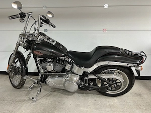 Harley Davidsob Softail FXSTC Custom Bild 3