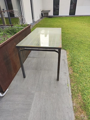 Glastisch Draussen