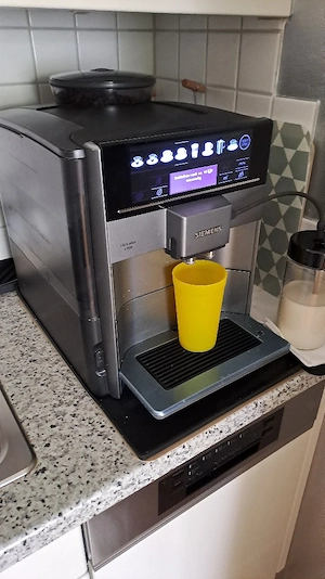 Siemens Kaffevoiiautomat EQ.PLUS s100 mit vielen neuen Teilen  Bild 2