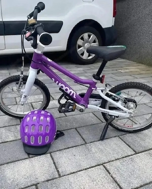    Kinderfahrrad woom 2 + Helm   sehr guter Zustand!