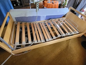 Pflegebett - gebraucht - elektrisch verstellbar und voll funktionstüchtig Bild 2