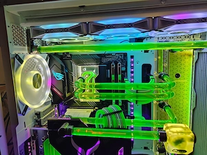 Gaming PC mit Custom Wasserkühlung Bild 2
