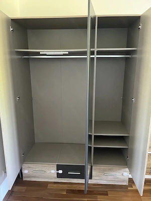 Mömax-Kleiderschrank Bild 2