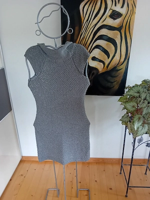 Strickkleid Silbergrau Bild 2