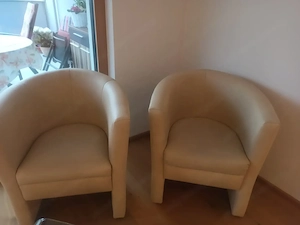 Zu verschenken 2 Lederstühle und Glastisch